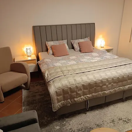 3 Bathrooms Mimi דירה