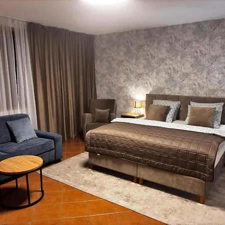 3 Bathrooms Mimi דירה